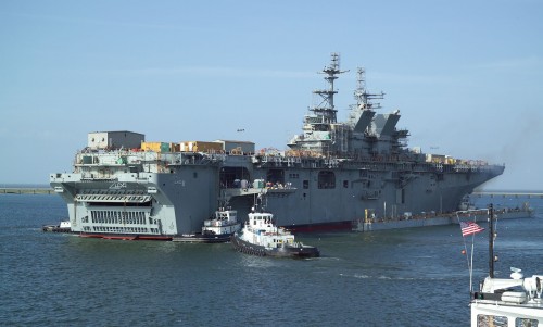 USS_Makin_Island_(LHD-8)_Float_off-3